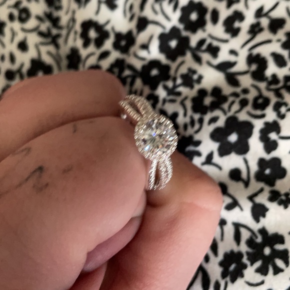 1.5k Diamond Engagement Ring; Platinum Gold - Picture 8 of 8